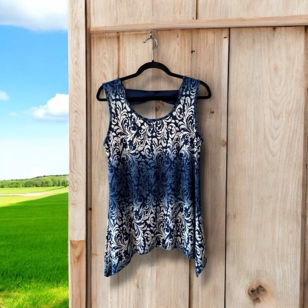 Rue Juju Navy/Blue/White Twisty Leaf Print Sleeveless Tunic Top